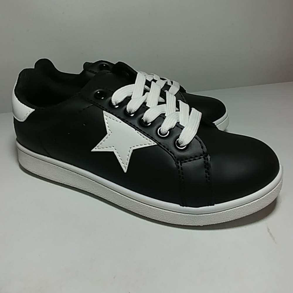 ❤💖We Are NEW!! Qupid black & white Sneakers❤
